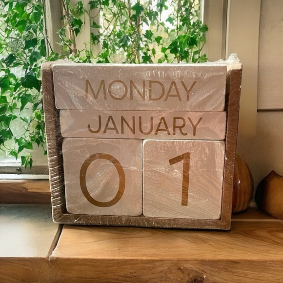 NWT Perpetual‎ Calendar - Picture 1 of 5